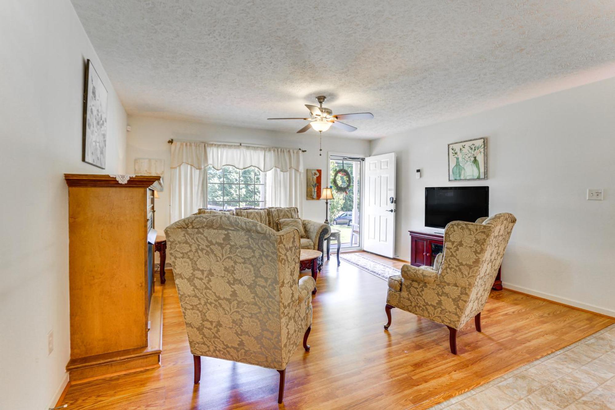Chatham Getaway With Fireplace, Deck And Gas Grill! Exteriör bild