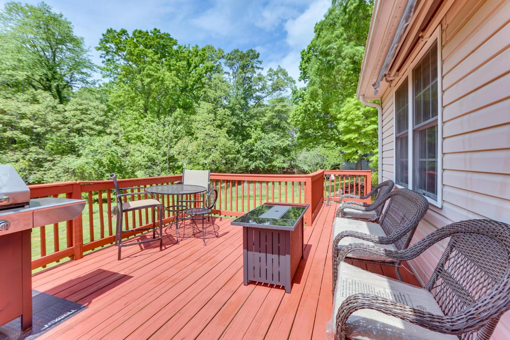 Chatham Getaway With Fireplace, Deck And Gas Grill! Exteriör bild